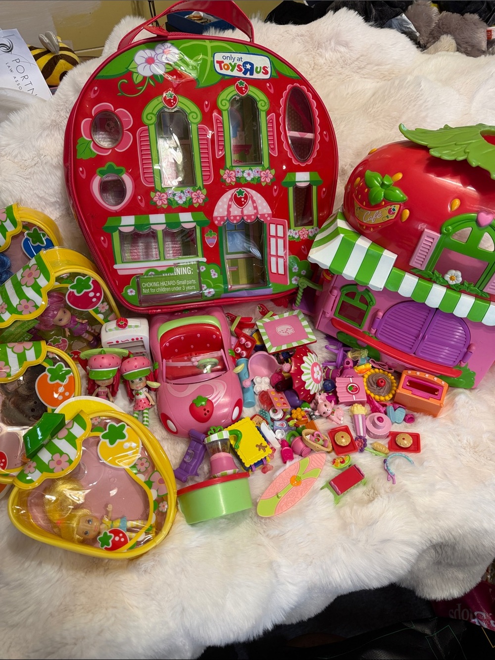 2009 Huge lot of Strawberry Shortcake dolls/accessories - Picture 2 of 12